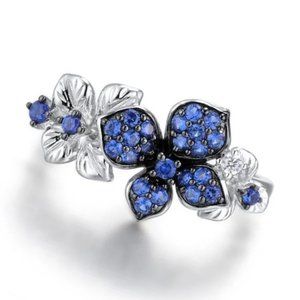 Ring with beautiful blue crystals.